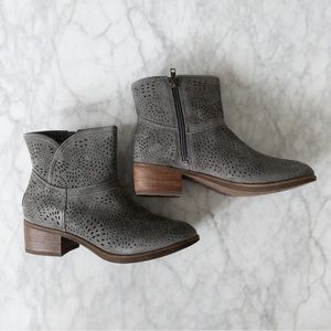 NEW UGG Australia Darling Seaweed Perforated Boots, Grey Booties, Size 6.5 US